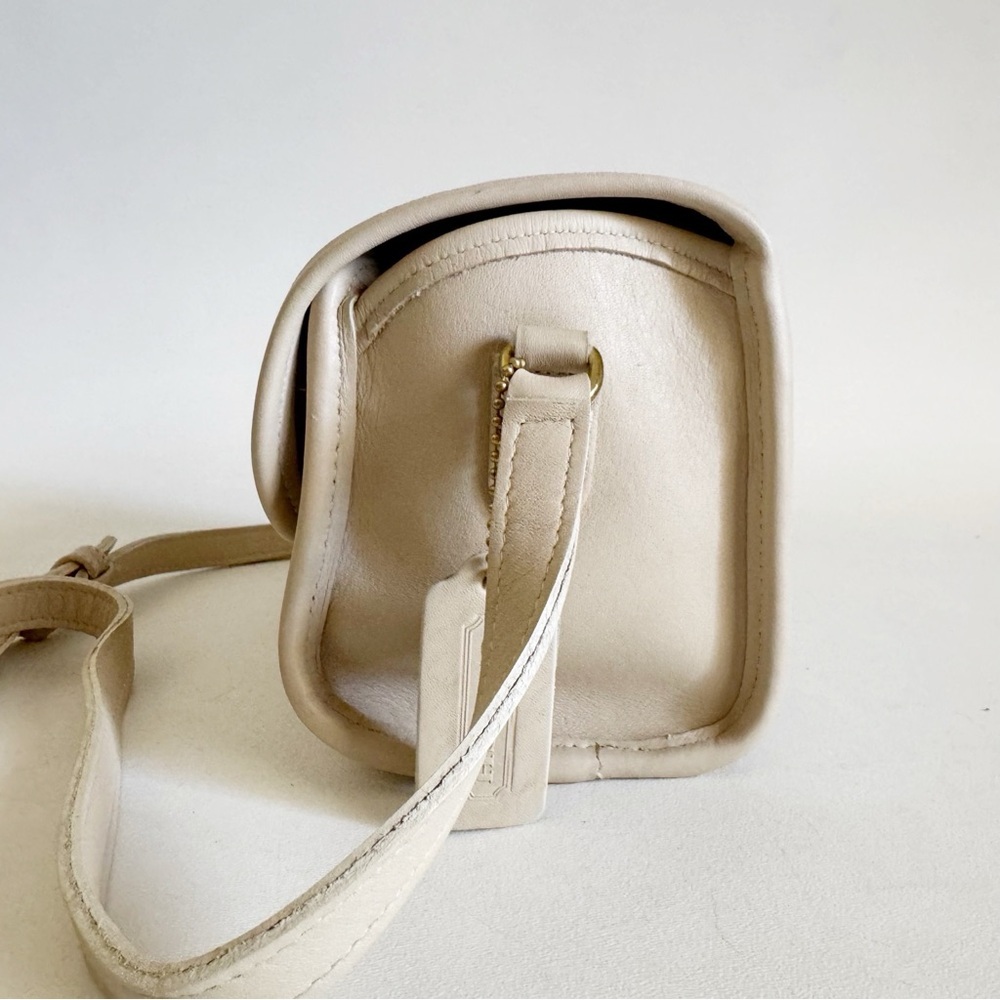 Vintage Coach Emmie Crossbody Pouch Bag 9018 Leather Cream 90s USA Classic Small - Picture 3 of 10